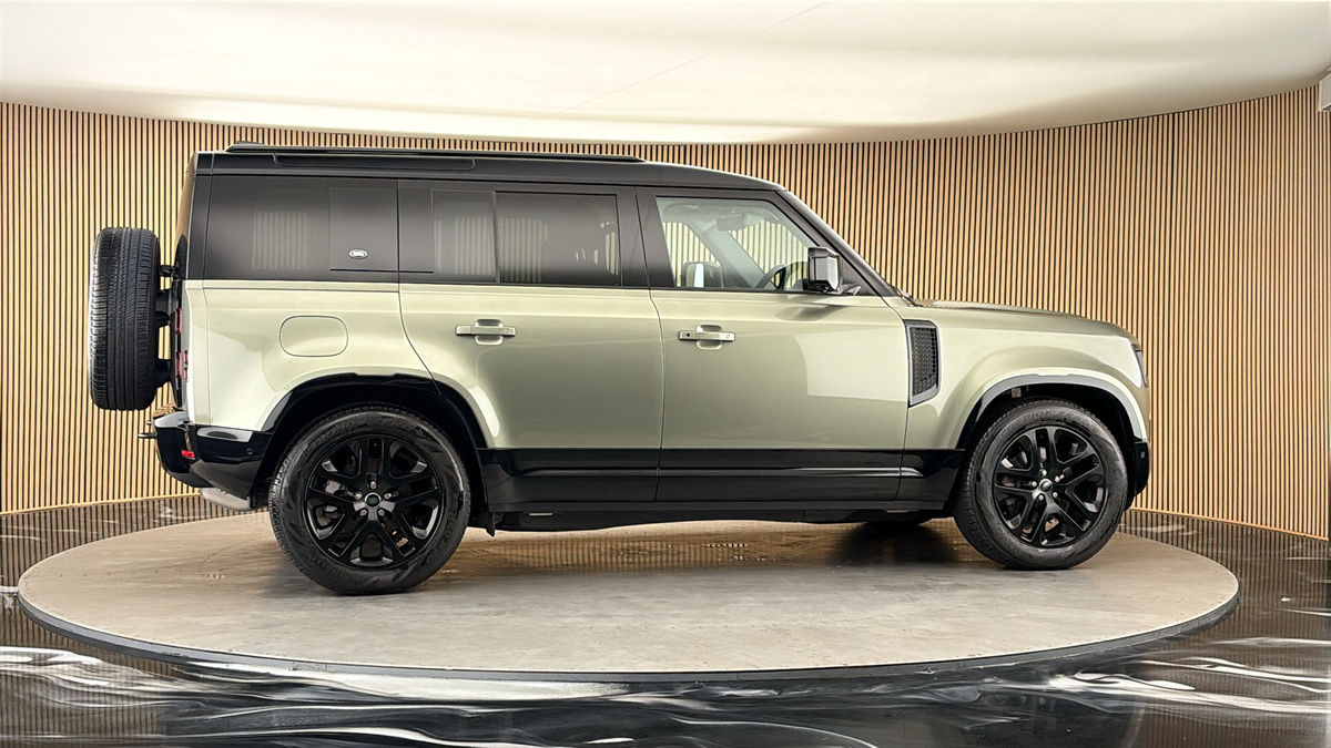 More views of Land Rover Defender 110