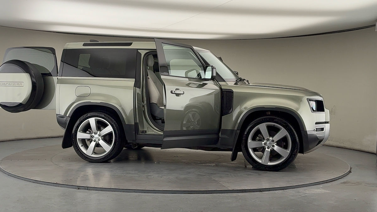 More views of Land Rover Defender 90