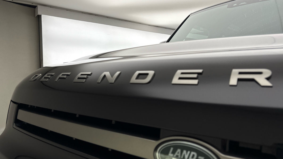 Land Rover Defender 90 Image 24