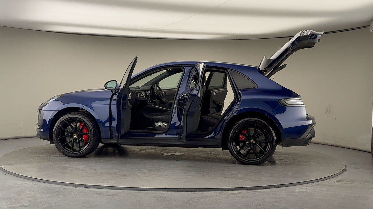 More views of Porsche Macan