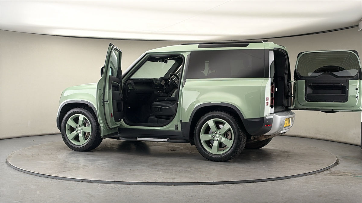 More views of Land Rover Defender 90