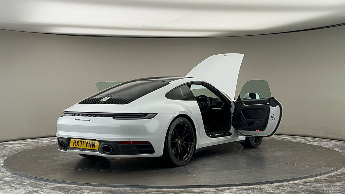 More views of Porsche 911