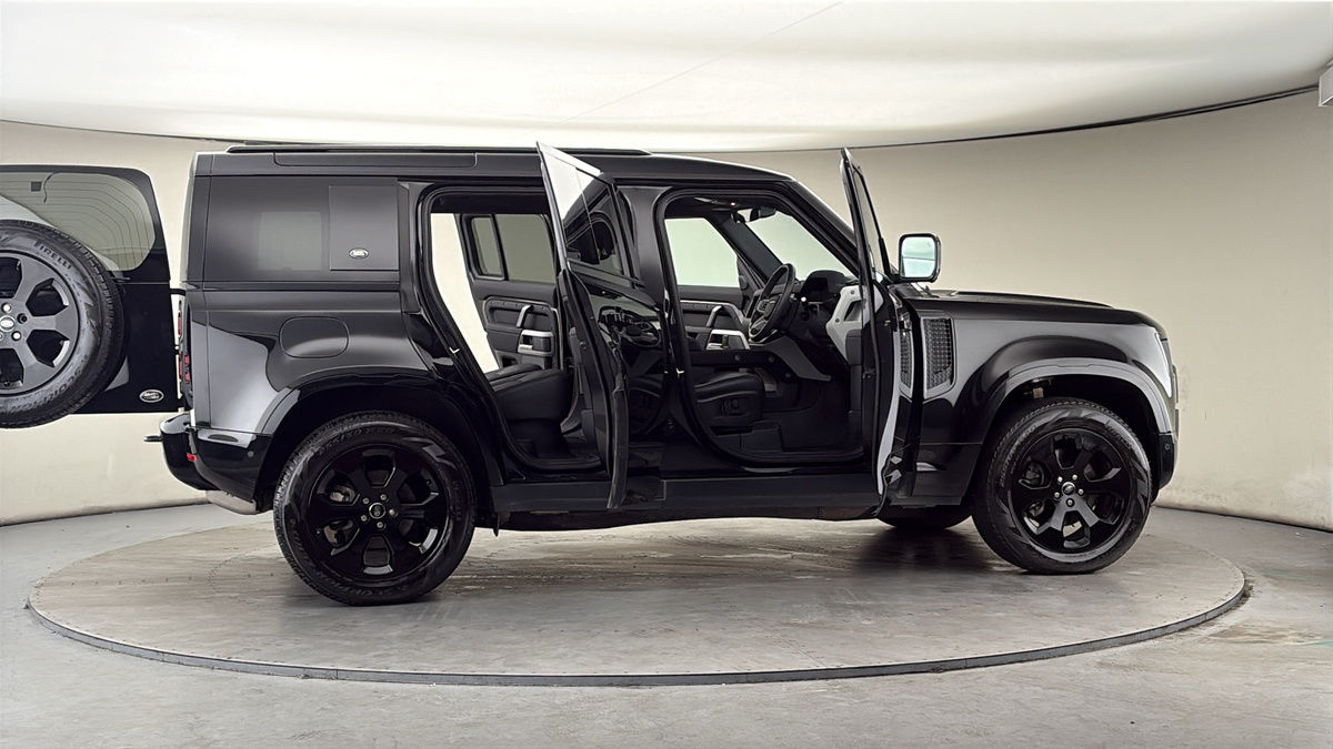 More views of Land Rover Defender 110