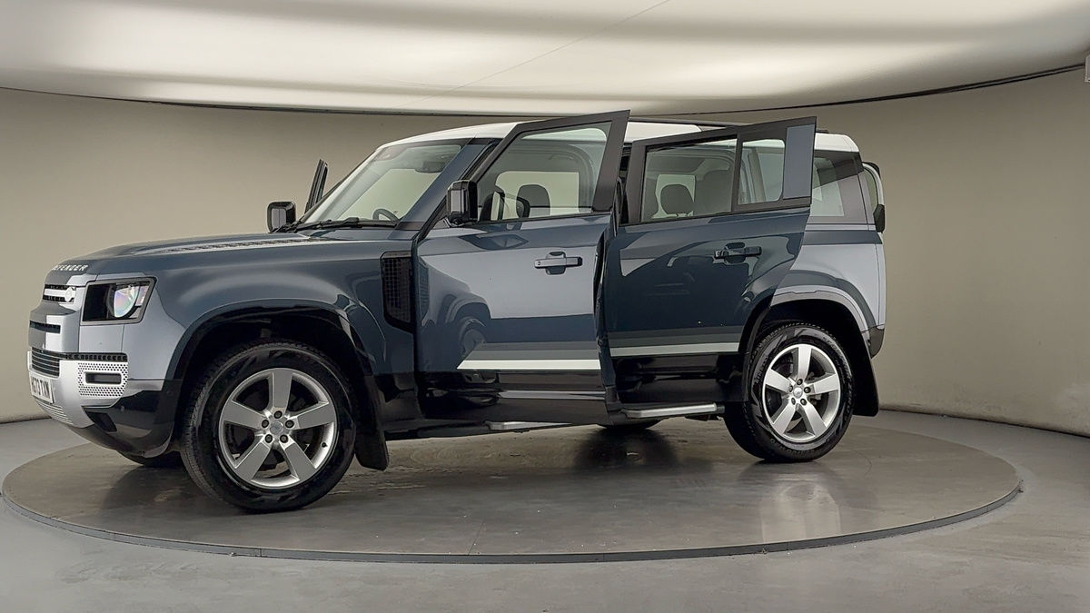 More views of Land Rover Defender 110