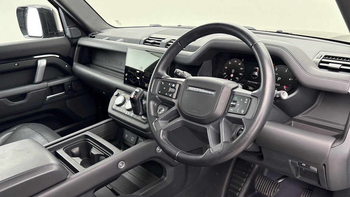 Land Rover Defender 110 Image 5