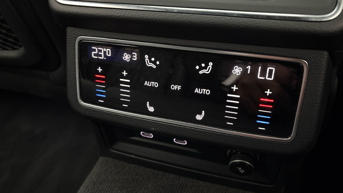 Audi S6 Avant Image 27
