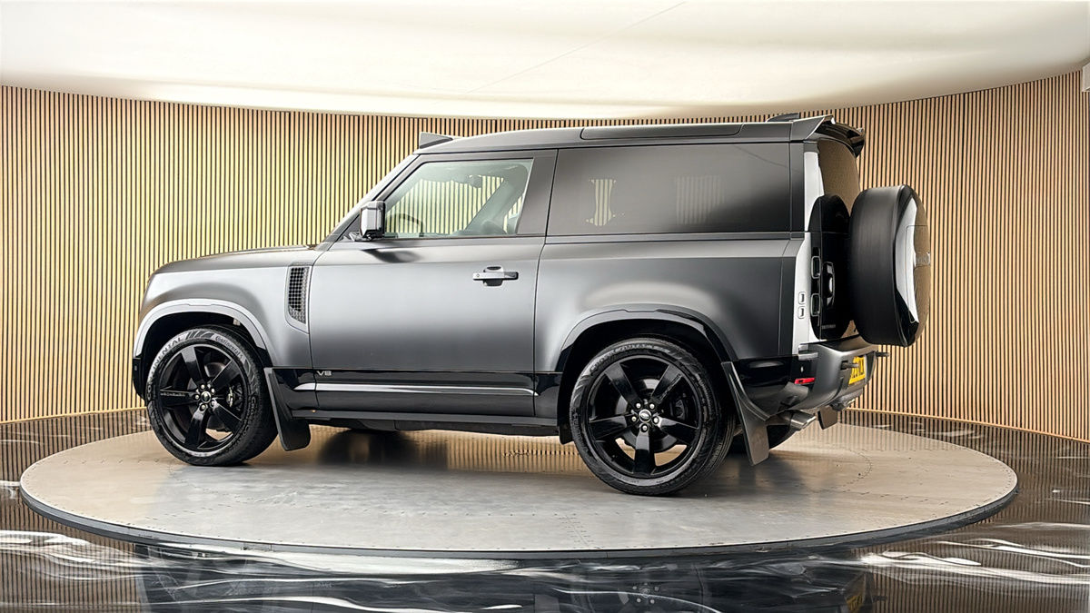 More views of Land Rover Defender 90