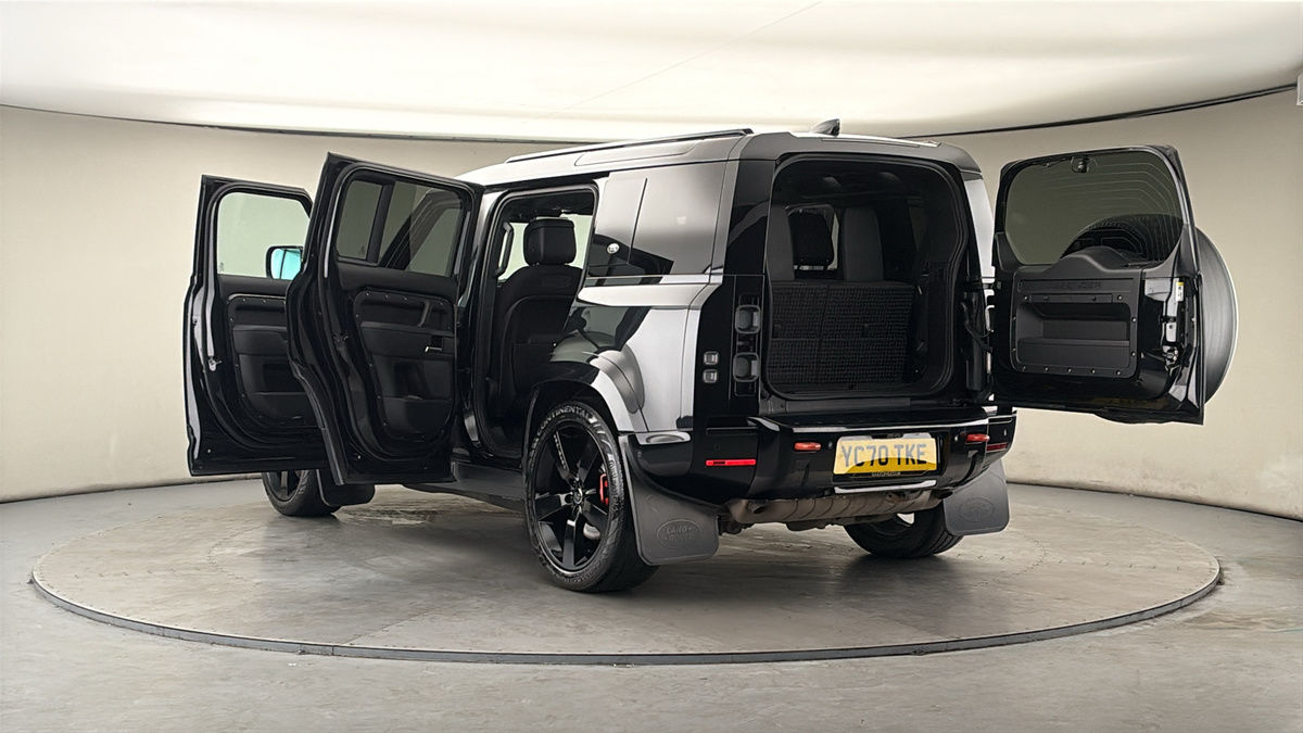 Land Rover Defender 110 Image 23
