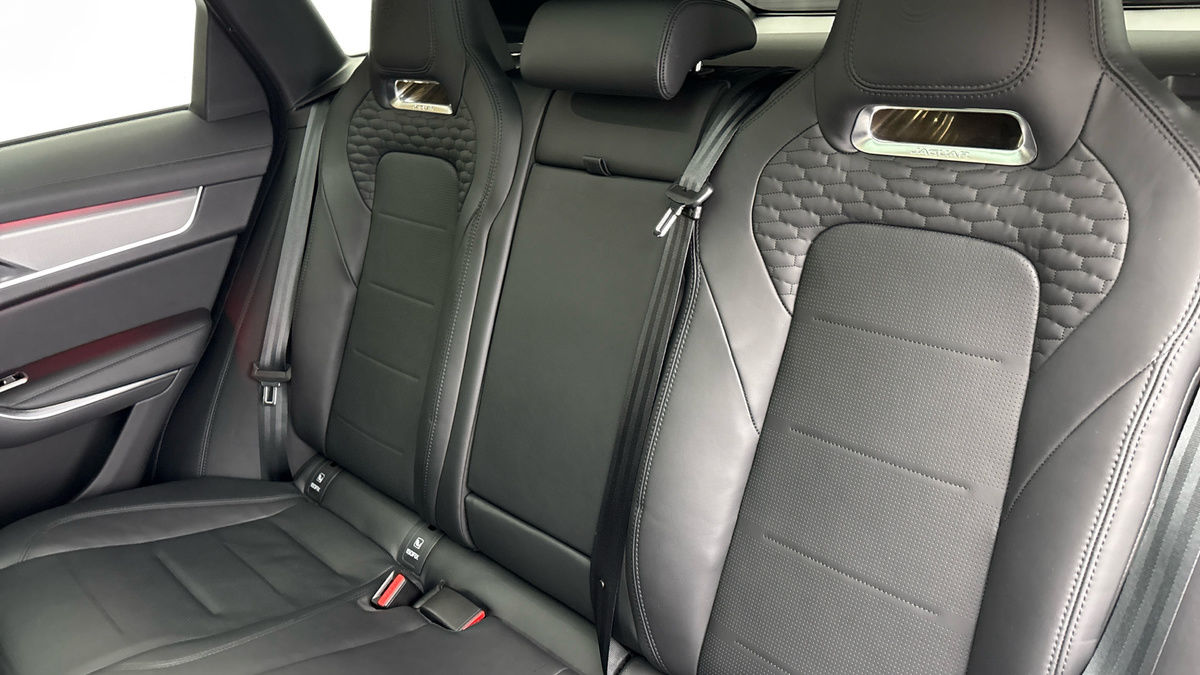 Jaguar F-PACE Image 8