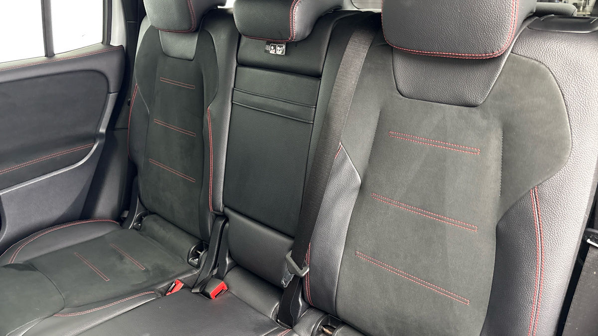 Mercedes-Benz GLB Image 8