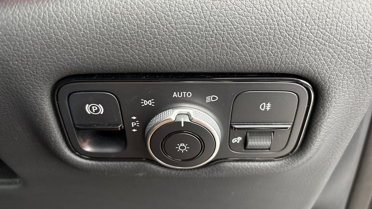 Mercedes-Benz V Class Image 30