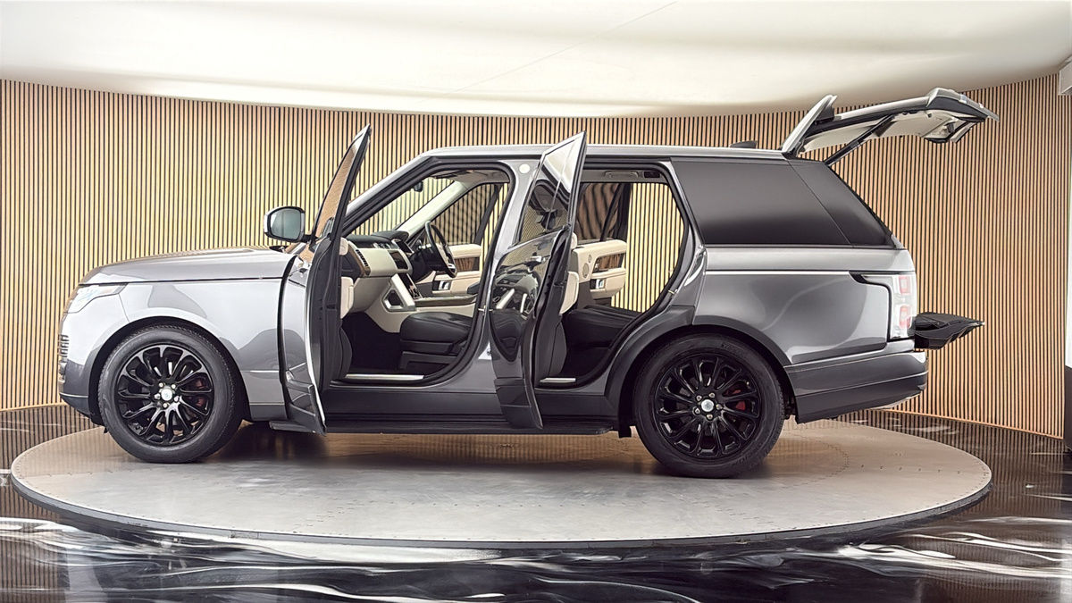 More views of Land Rover Range Rover
