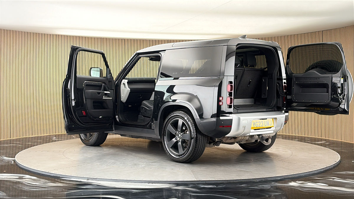 More views of Land Rover Defender 90