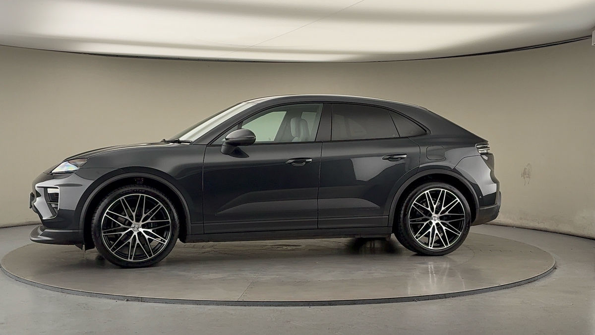 More views of Porsche Macan