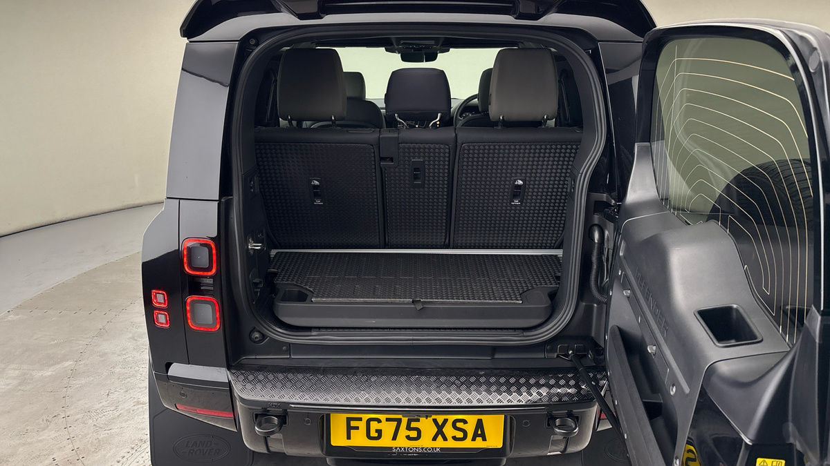 Land Rover Defender 90 Image 11