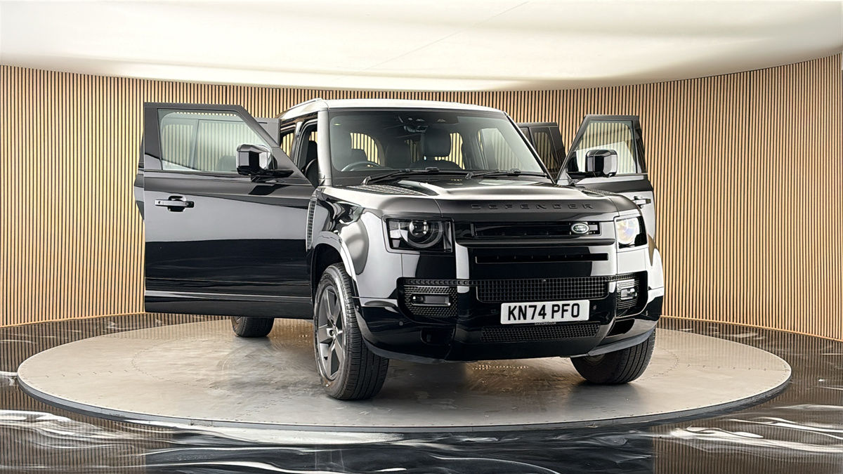 More views of Land Rover Defender 110