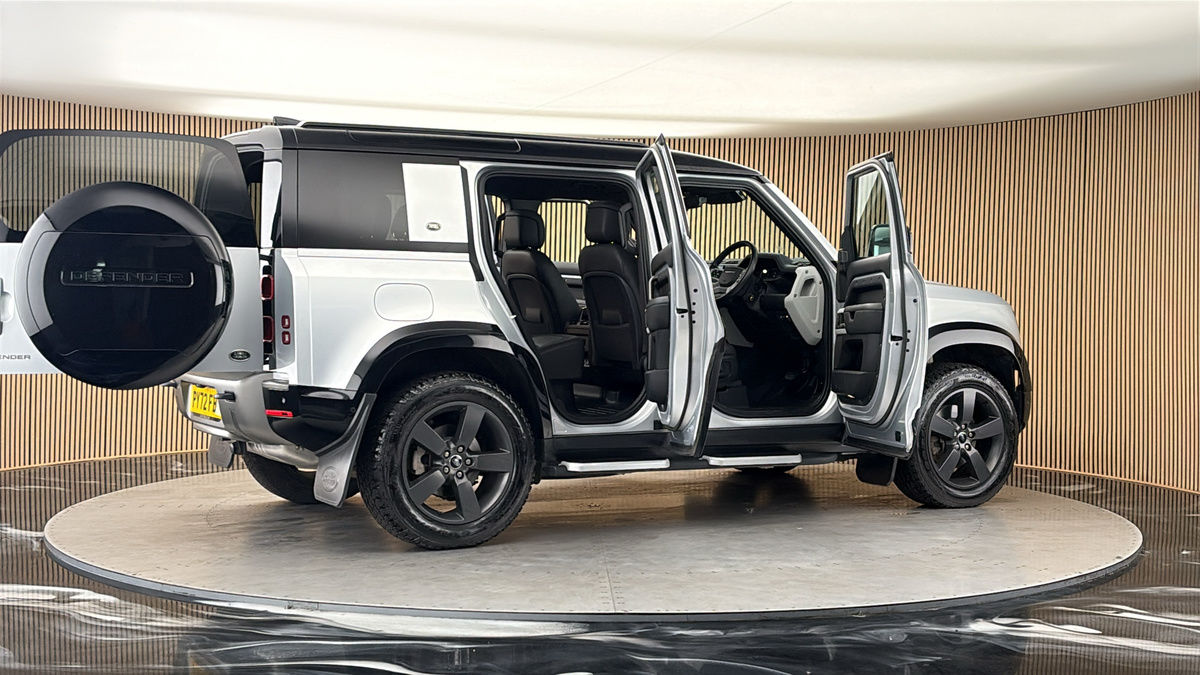 More views of Land Rover Defender 110