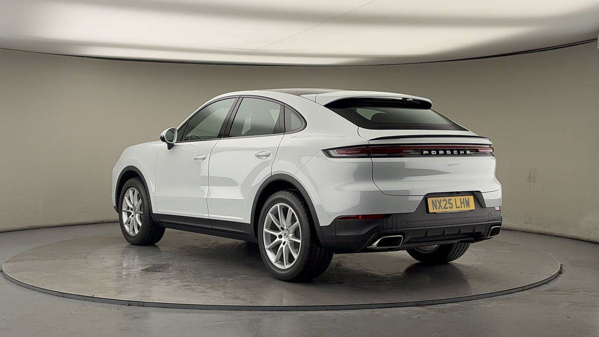 Porsche Cayenne Image 2