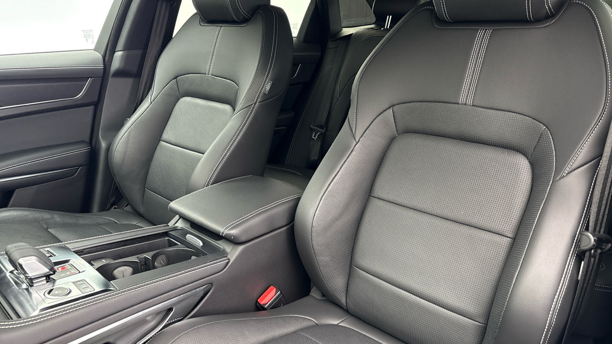 Jaguar F-PACE Image 7