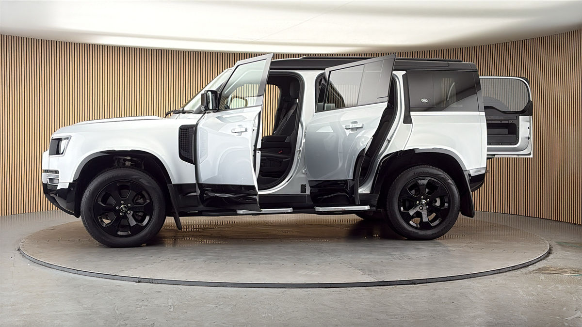 More views of Land Rover Defender 110
