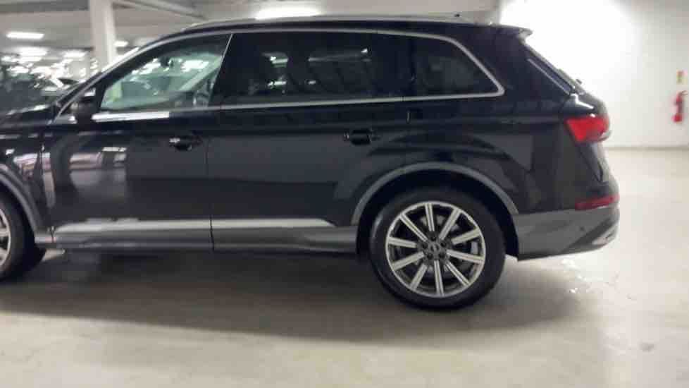 More views of Audi Q7