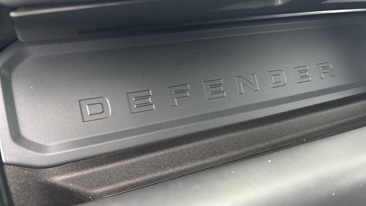 Land Rover Defender 90 Image 6