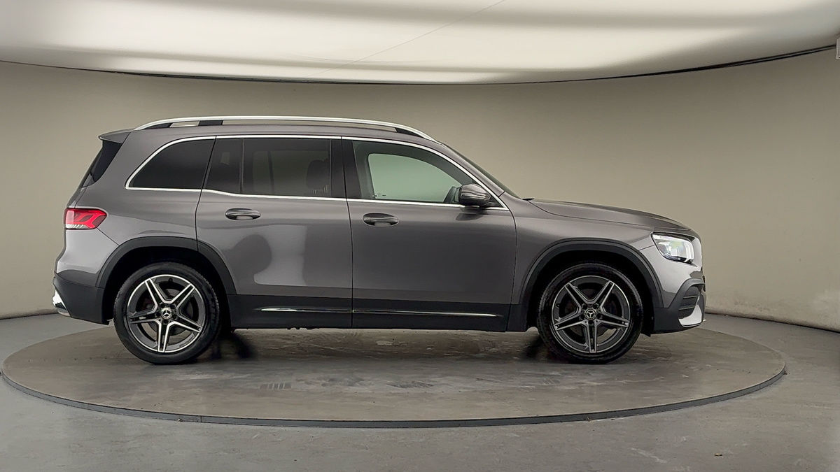 Mercedes-Benz GLB Image 16