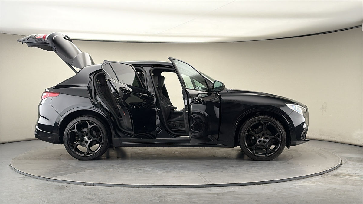 More views of Alfa Romeo Stelvio