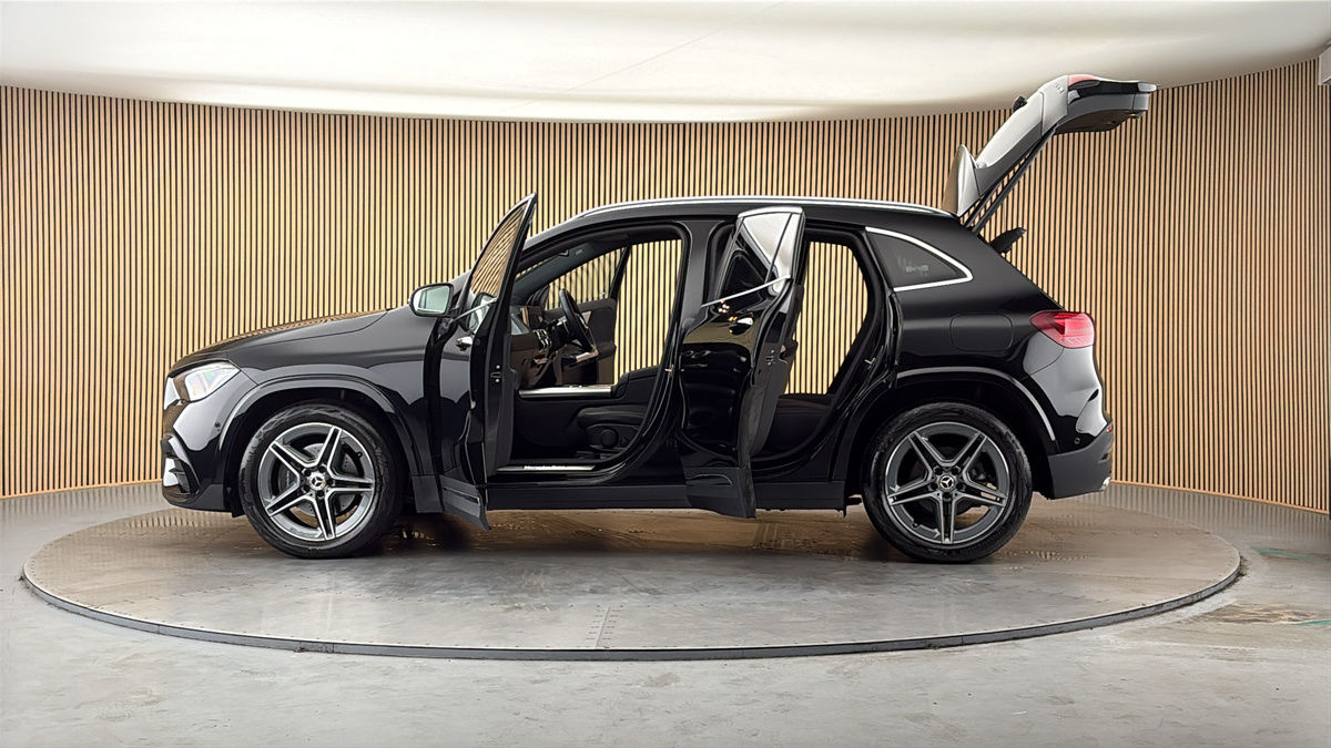 More views of Mercedes-Benz GLA