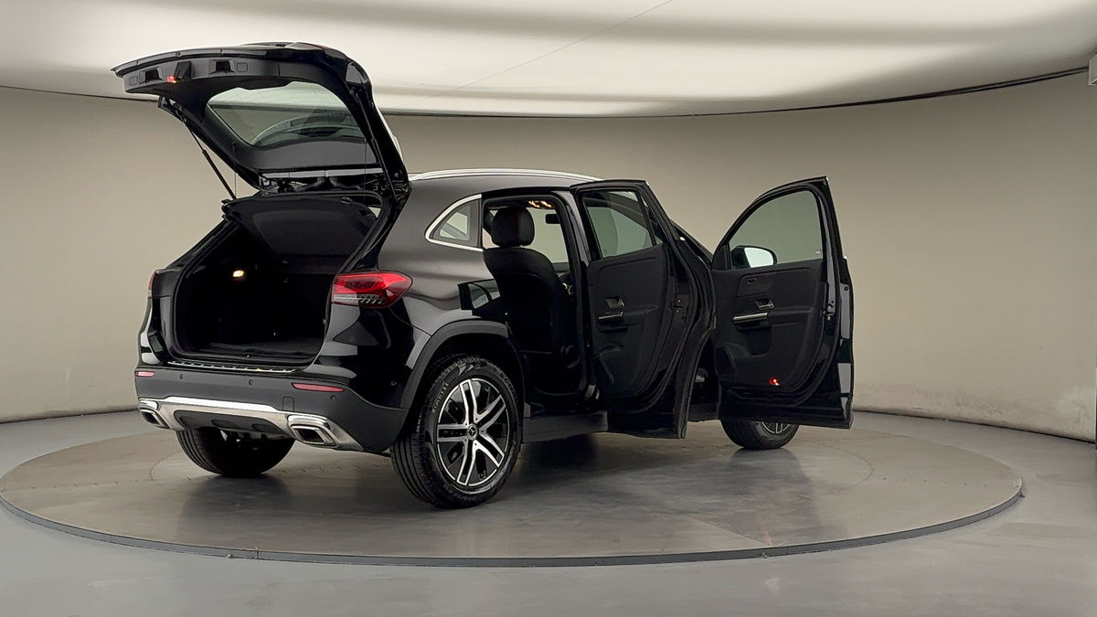 More views of Mercedes-Benz GLA