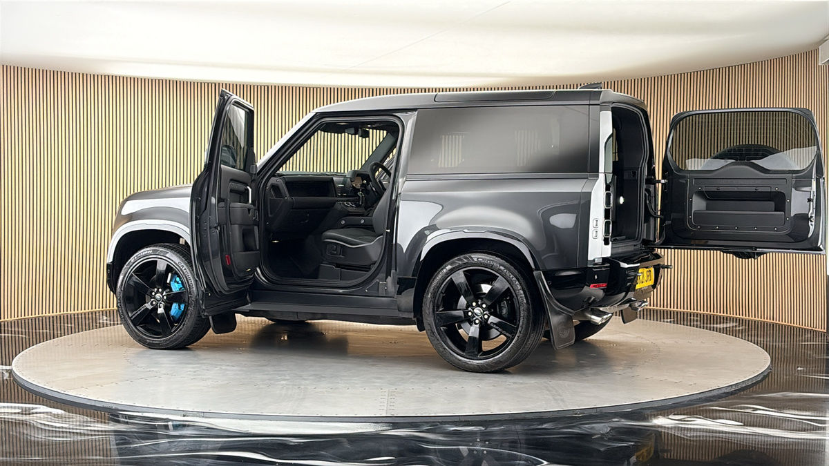 More views of Land Rover Defender 90