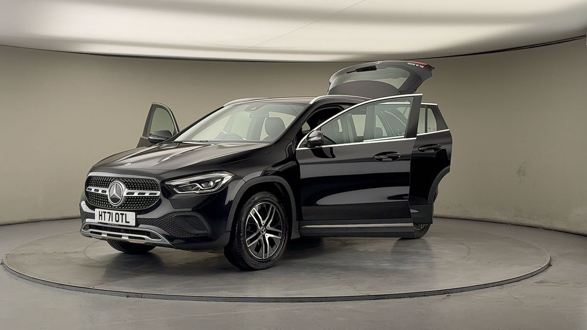 More views of Mercedes-Benz GLA