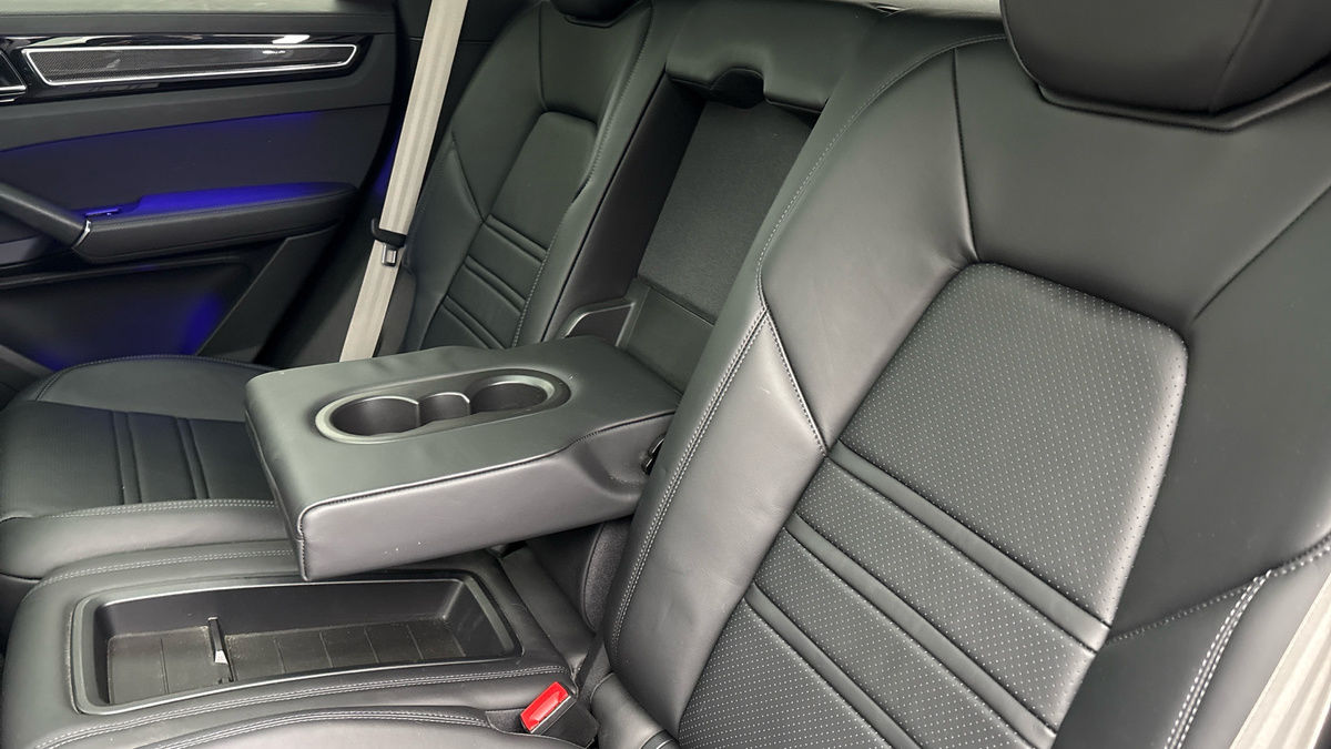 Porsche Cayenne Image 9