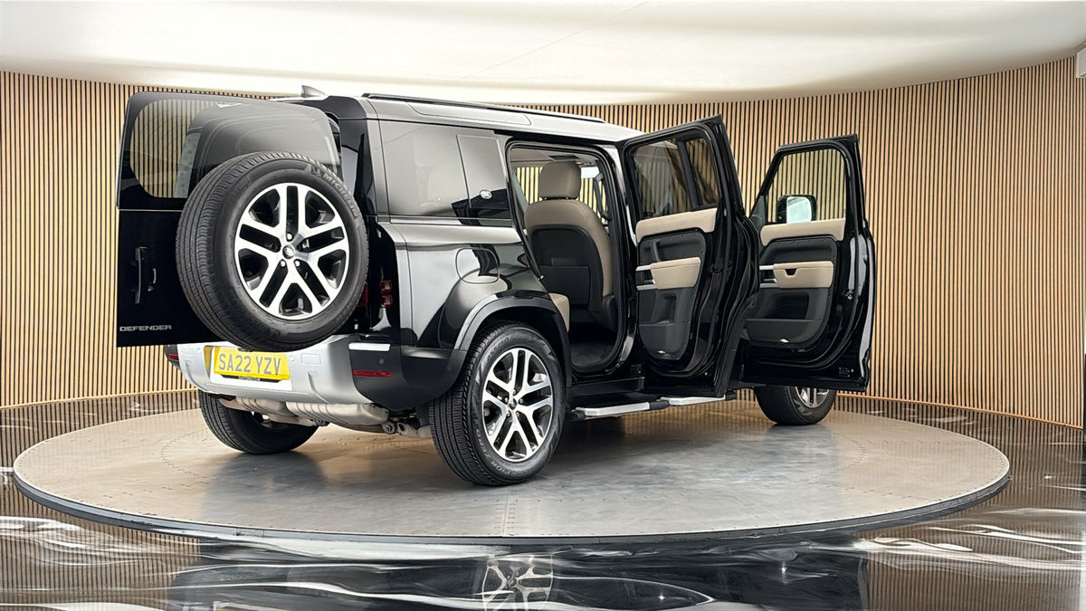 More views of Land Rover Defender 110