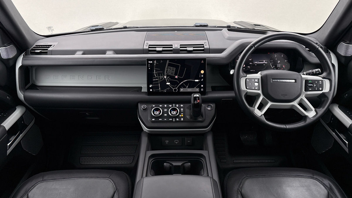Land Rover Defender 130 Urban Image 12