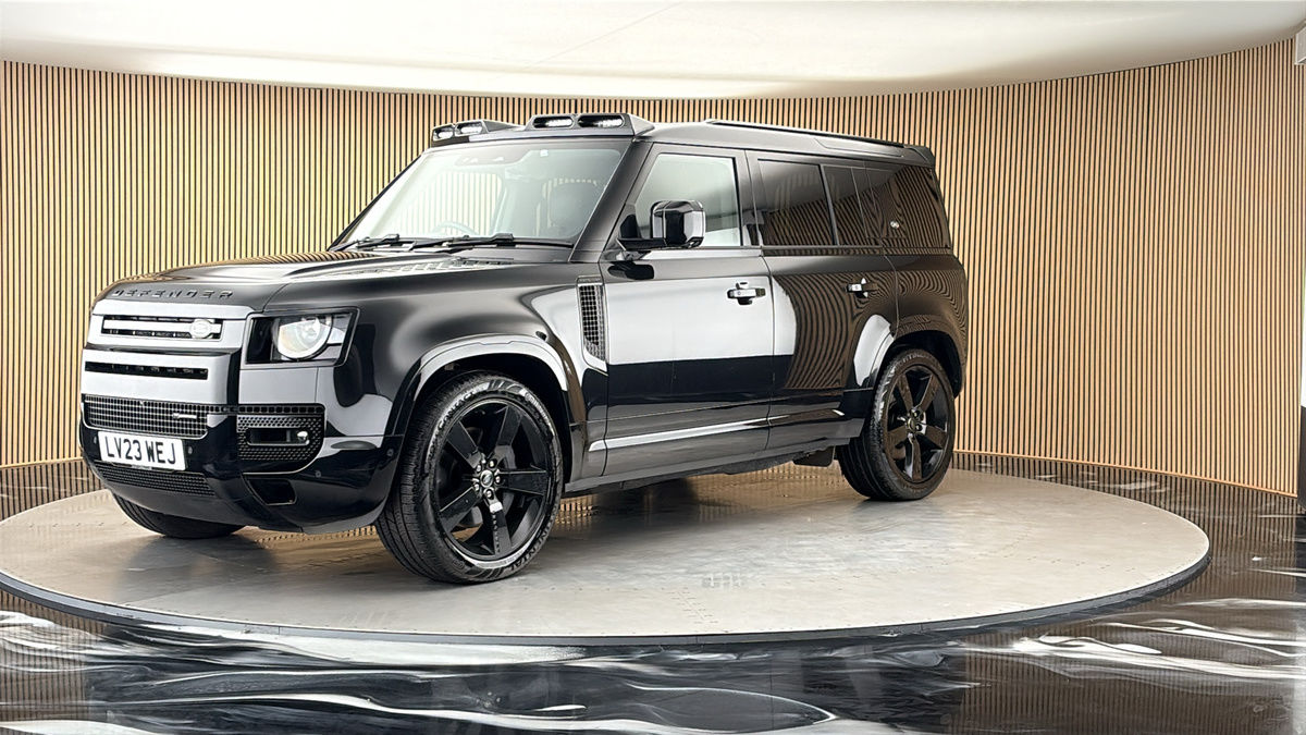 Land Rover Defender 110 Image 20