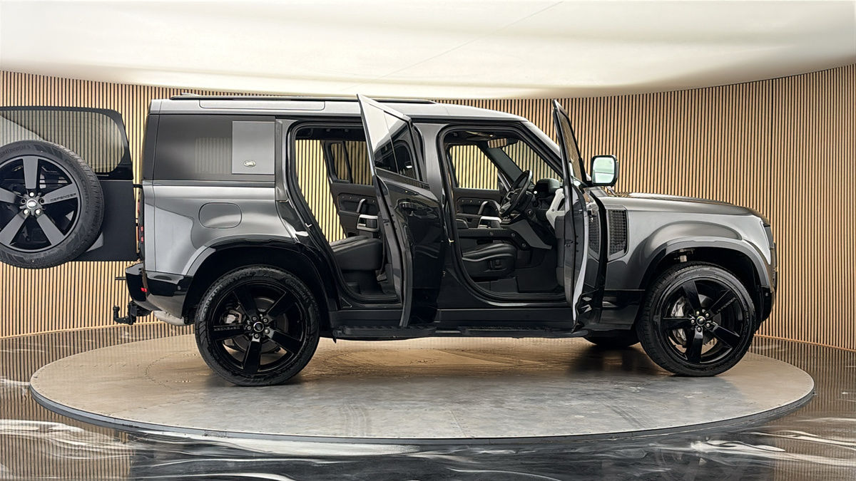 More views of Land Rover Defender 110