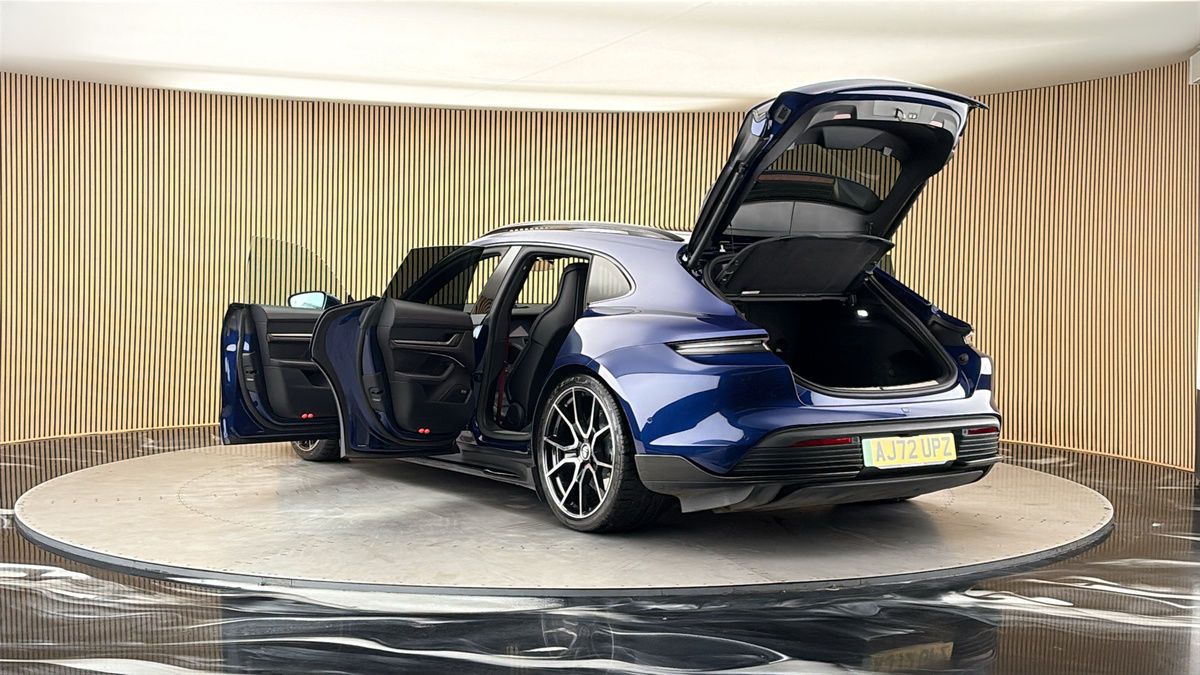 Porsche Taycan Image 24
