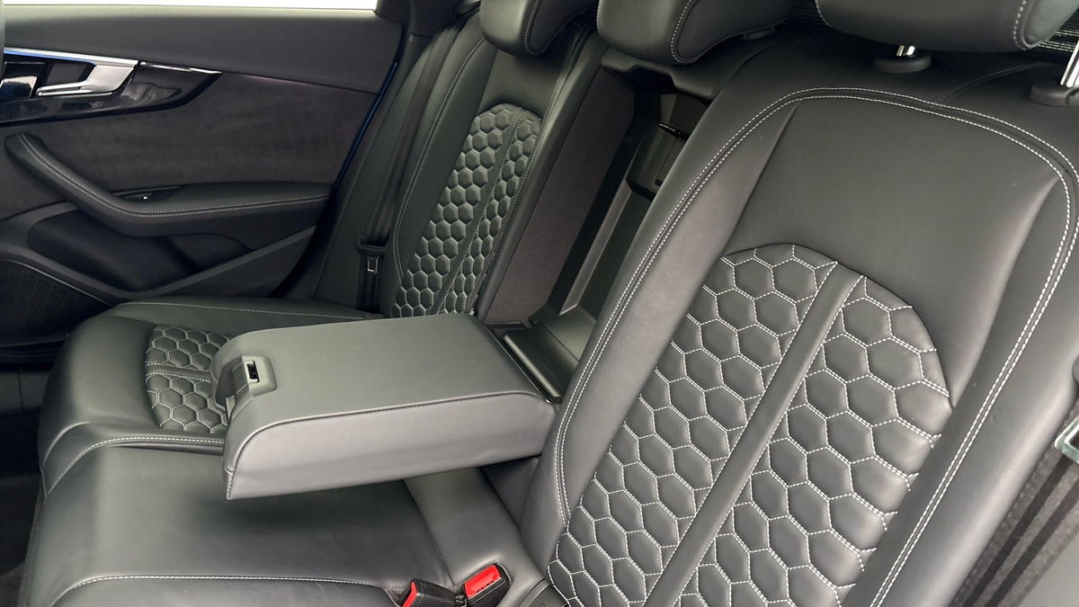 Audi RS4 Avant Image 9