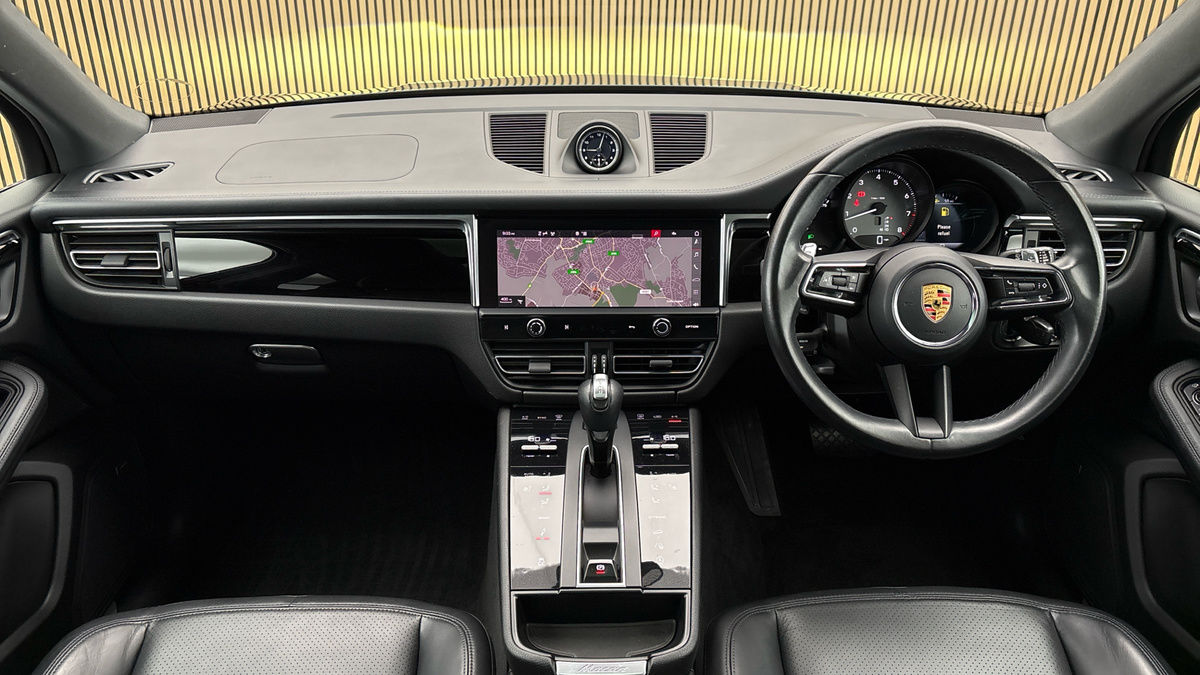 Porsche Macan Image 12