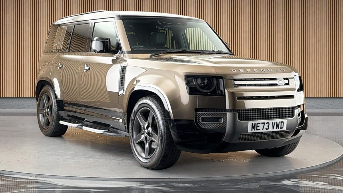 Land Rover Defender 110 Sticky Header Image