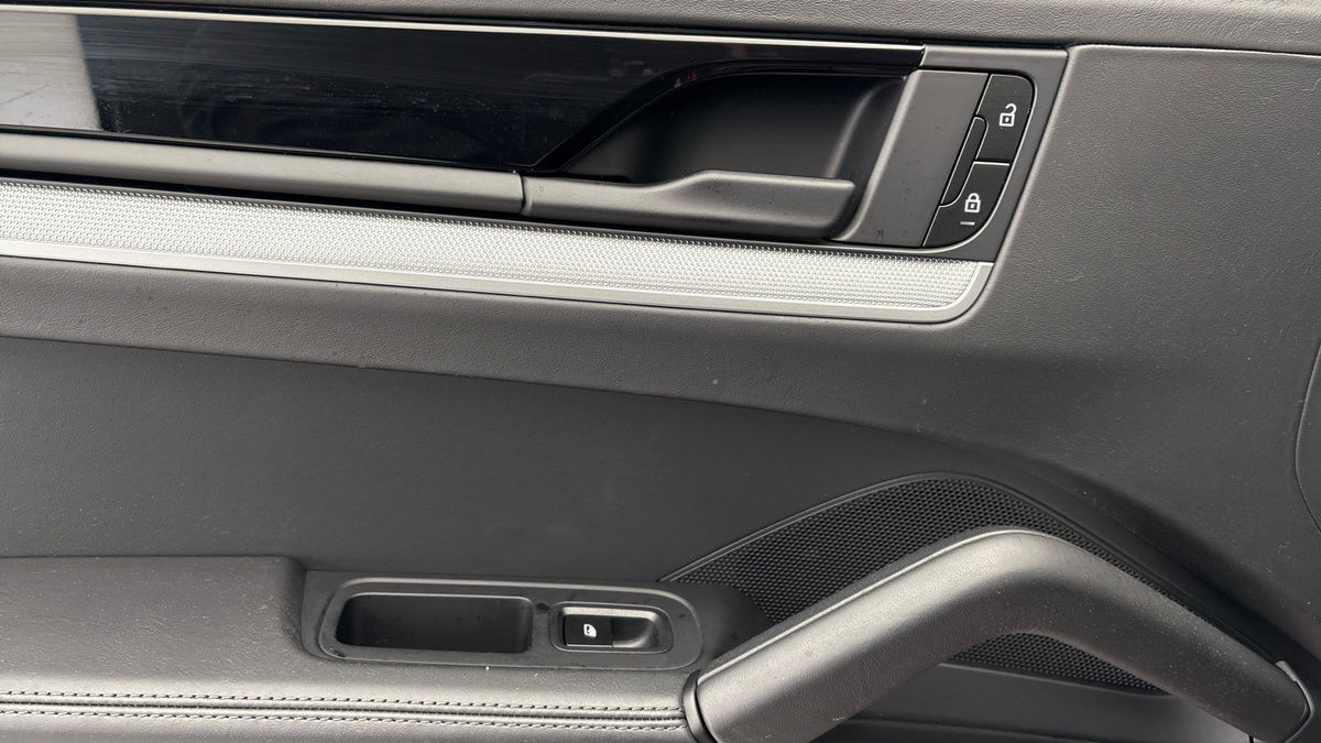 Porsche Cayenne Image 19