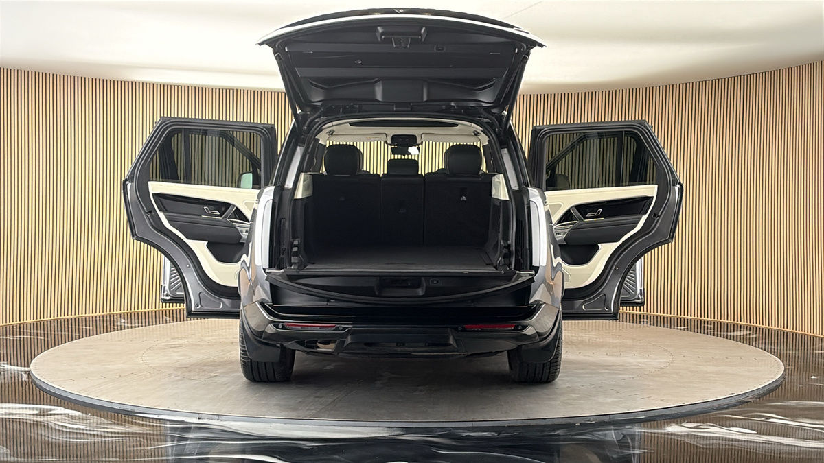 More views of Land Rover Range Rover