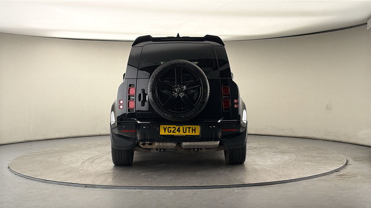 Land Rover Defender 110 Image 4