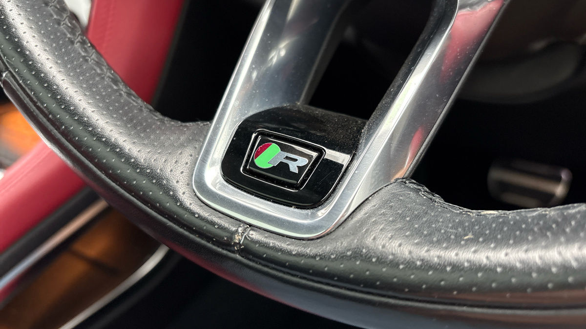 Jaguar F-PACE Image 28