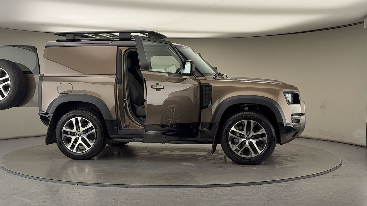 More views of Land Rover Defender 90