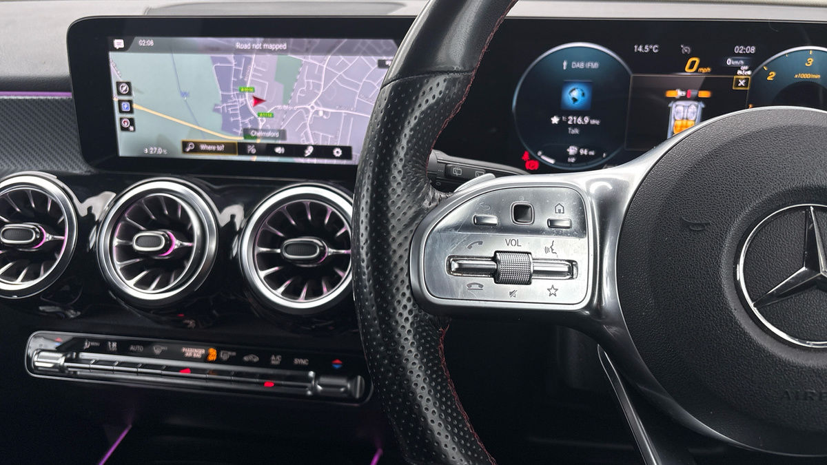 Mercedes-Benz GLB Image 13