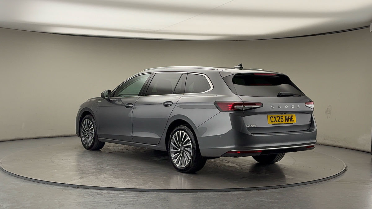 Skoda Superb Image 2