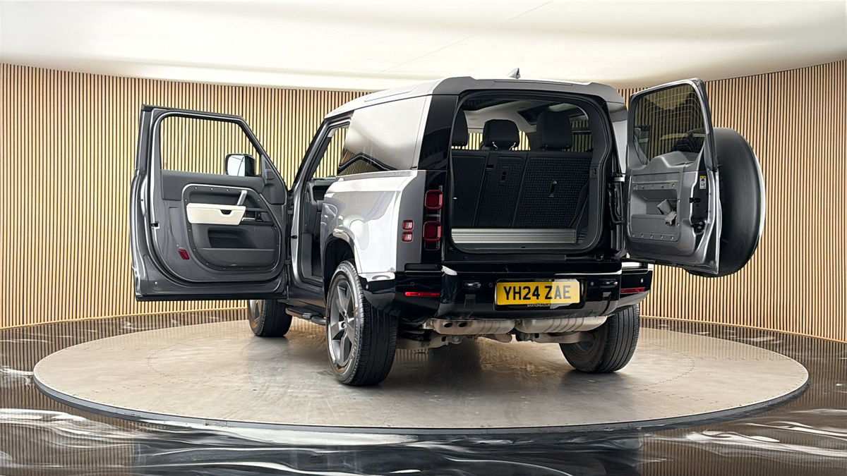 More views of Land Rover Defender 90