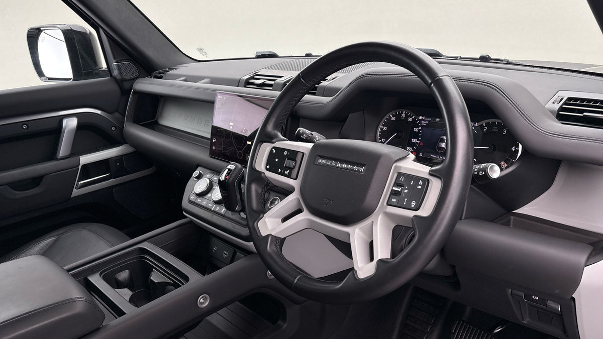 Land Rover Defender 110 Image 5